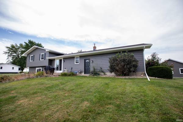 12406 Cedar RD, Bourbon, IN 46504-9699