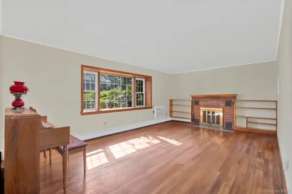 32 Fern RD, Rocky Point, NY 11778