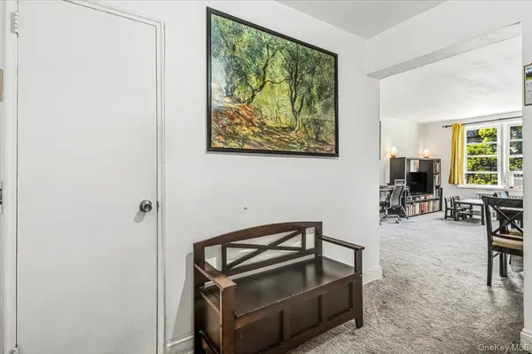 84-55 Daniels ST #2K, Briarwood, NY 11435