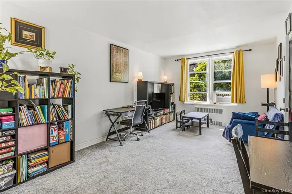 84-55 Daniels ST #2K, Briarwood, NY 11435