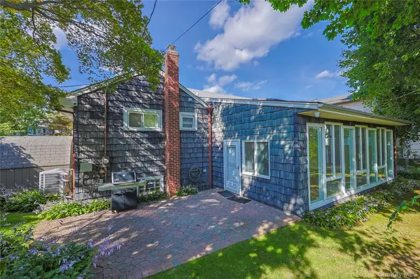 168 Glenmore ST, Williston Park, NY 11596
