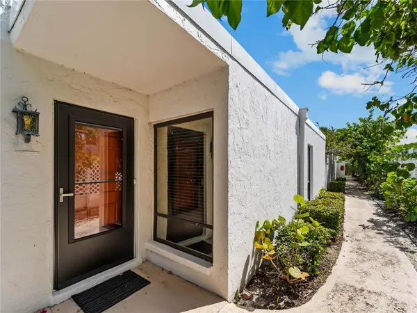 1585 TARPON CENTER DR #21, Venice, FL 34285