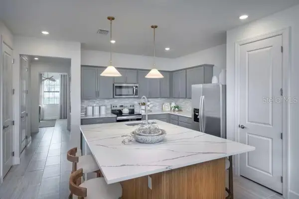 6852 BRAHMAN GRAZE CT, Wesley Chapel, FL 33545