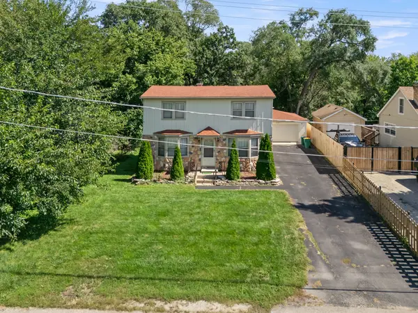 19 Arlington LN, Fox Lake, IL 60020