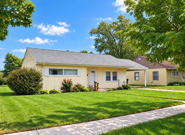 1110 Douglas DR, Sterling, IL 61081