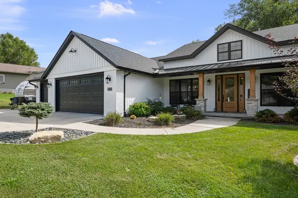 1805 Ridgefield DR, Port Byron, IL 61275
