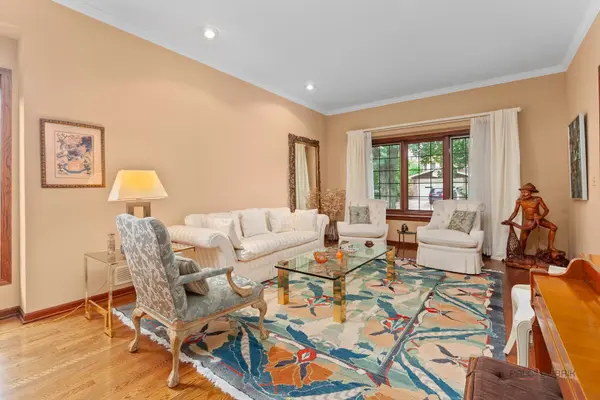 1130 New Trier CT, Wilmette, IL 60091