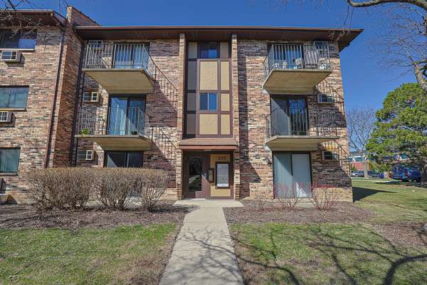 230 Klein Creek CT #F, Carol Stream, IL 60188