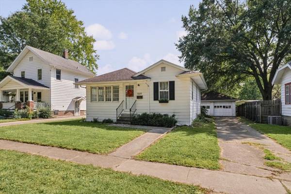 1509 W Clark ST, Champaign, IL 61821