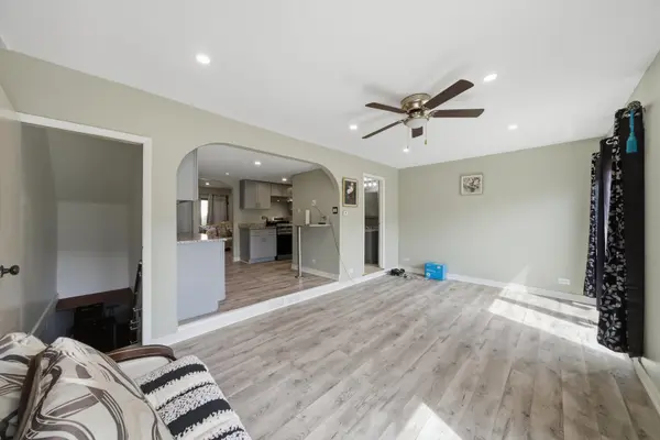 20 Ottawa CT, Justice, IL 60458