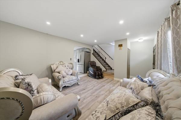 20 Ottawa CT, Justice, IL 60458