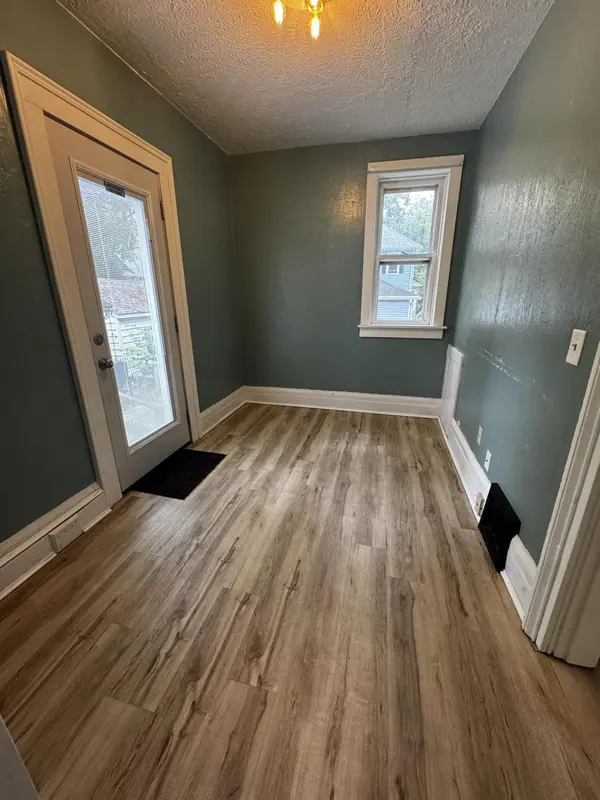 103 E Maple AVE, La Porte, IN 46350