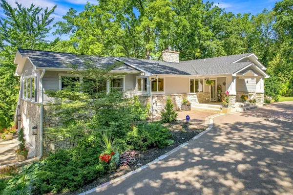 111 Teresa DR, West Saint Paul, MN 55118