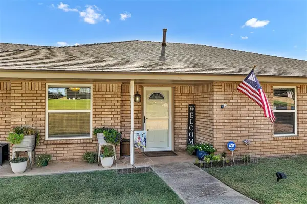 905 Mulberry LN, El Reno, OK 73036