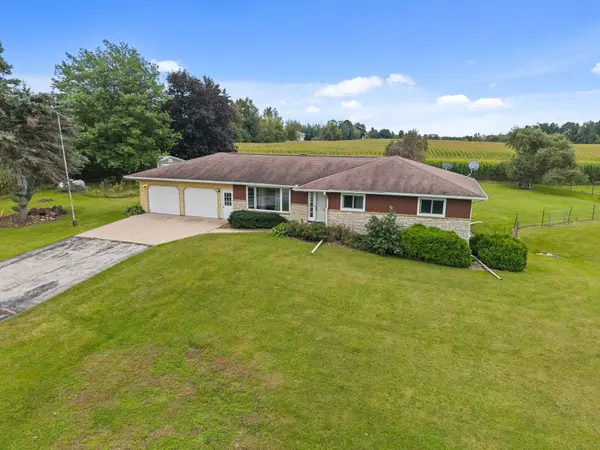 E7989 STATE ROAD 54, New London, WI 54961