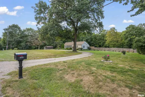 1033 W RAVEN RD, Peoria, IL 61615