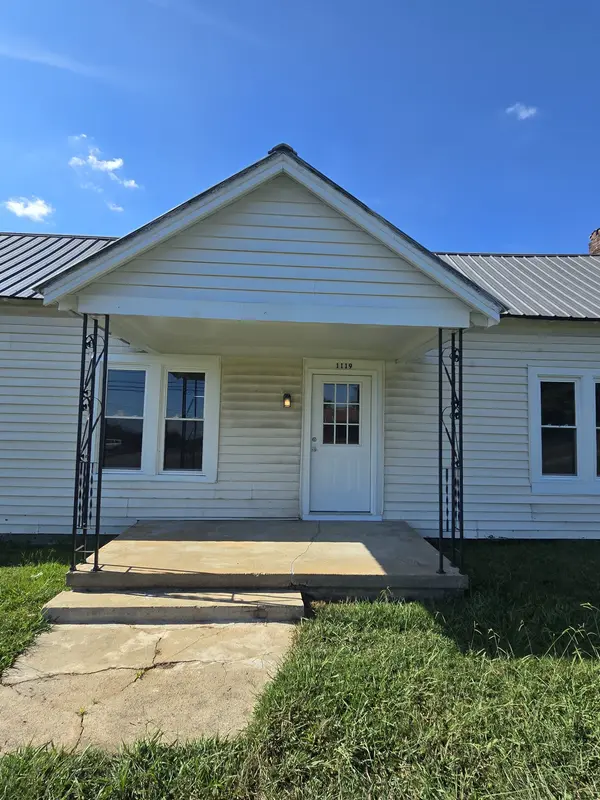 1119 N Main St, Mount Pleasant, TN 38474