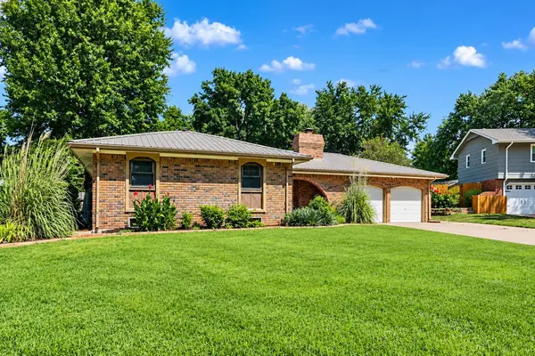 1306 E Brookfield Lane, Derby, KS 67037