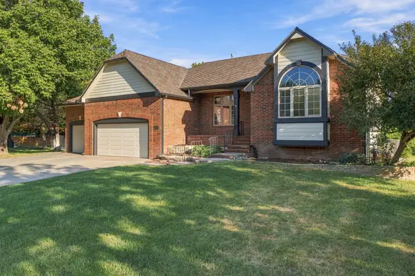 328 Campus Ct, North Newton, KS 67117