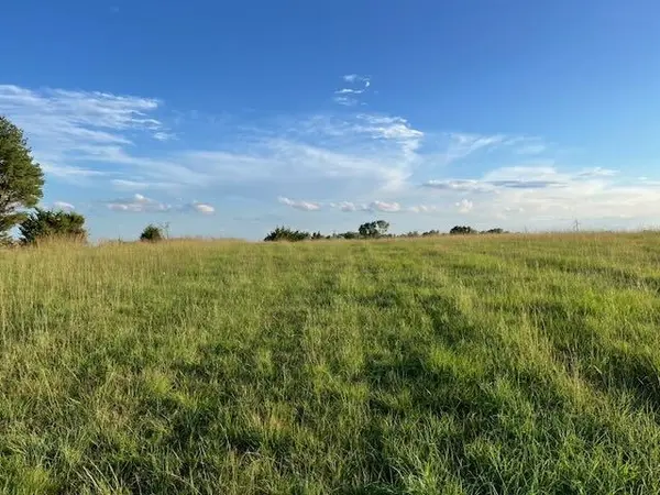1407 W 33rd, Winfield, KS 67156