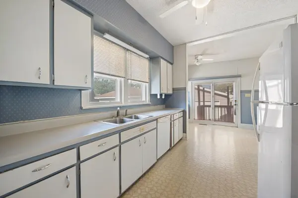 345 N Yale St, Wichita, KS 67208-3243