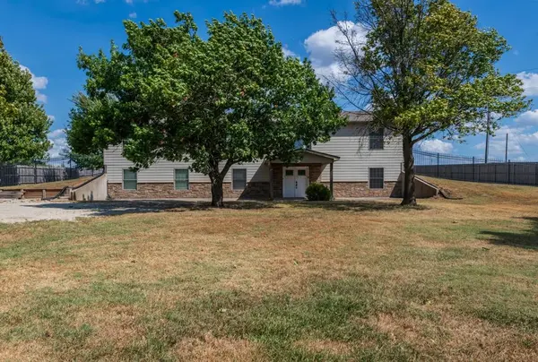 11967 SW 99th St, Augusta, KS 67010