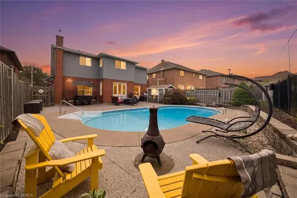92 National DR, Hamilton, ON L8G 5B3