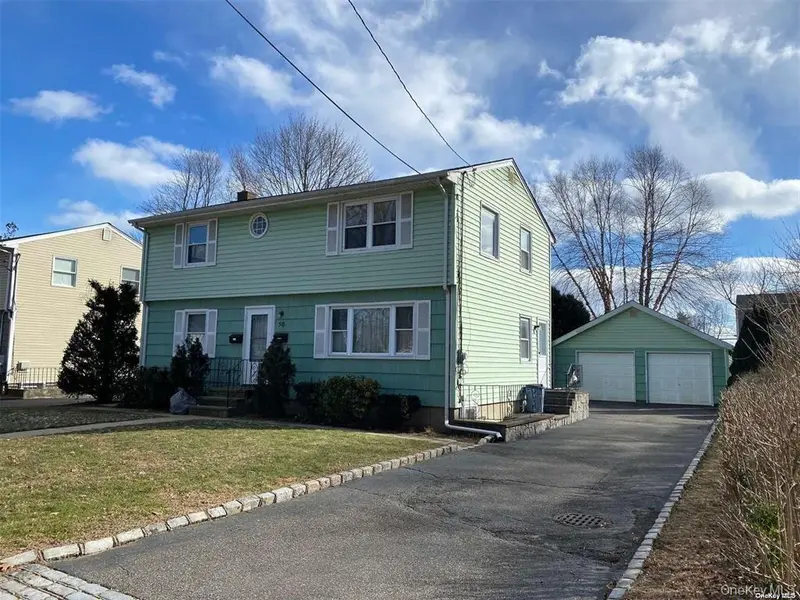 50 Grand PL, East Northport, NY 11731