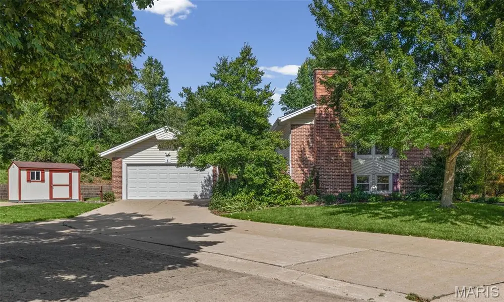 466 Caballero CT, Ballwin, MO 63021