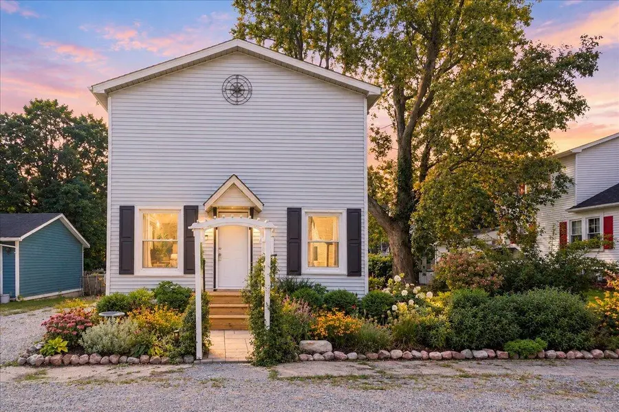 208 W Alyea ST, Hebron, IN 46341