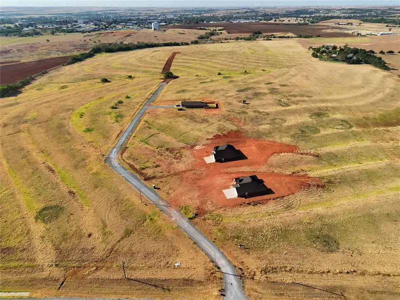 22 Lawter RD, Weatherford, OK 73096