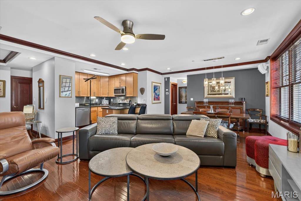 4540 Lindell BLVD #301, St Louis, MO 63108