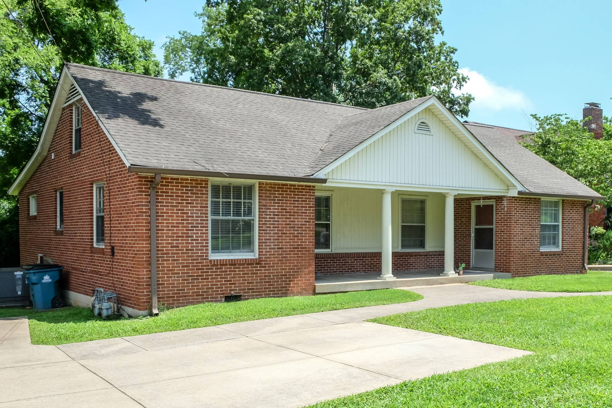 1134 Woodvale Dr, Nashville, TN 37204