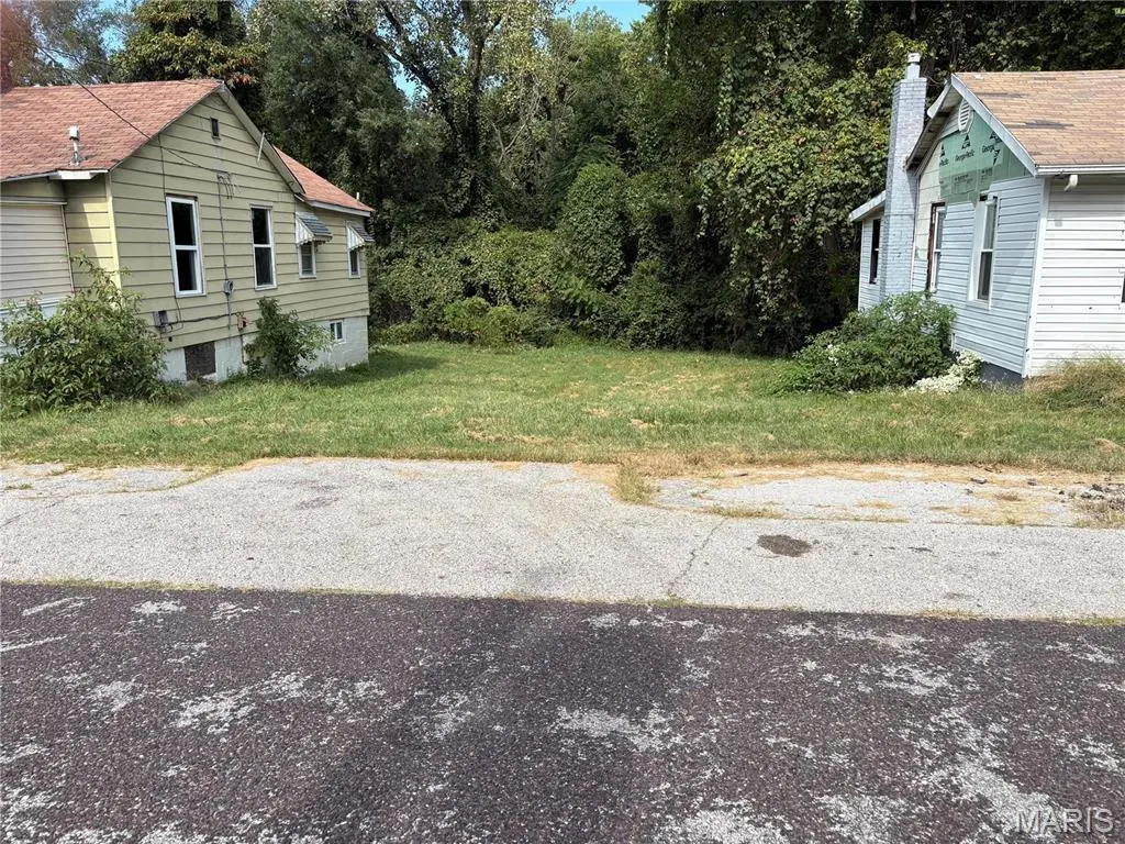 8725 Shirley AVE, St Louis, MO 63121