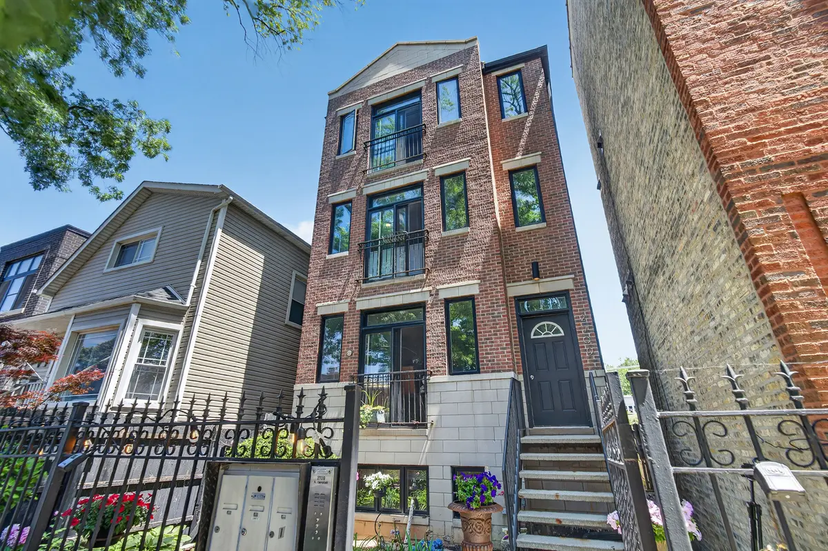 2709 N Campbell AVE #1, Chicago, IL 60647