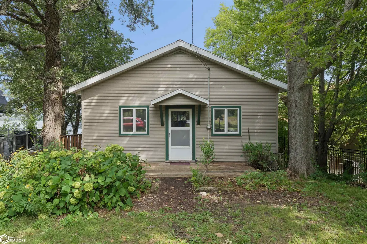 3662 240th ST, Clear Lake, IA 50428