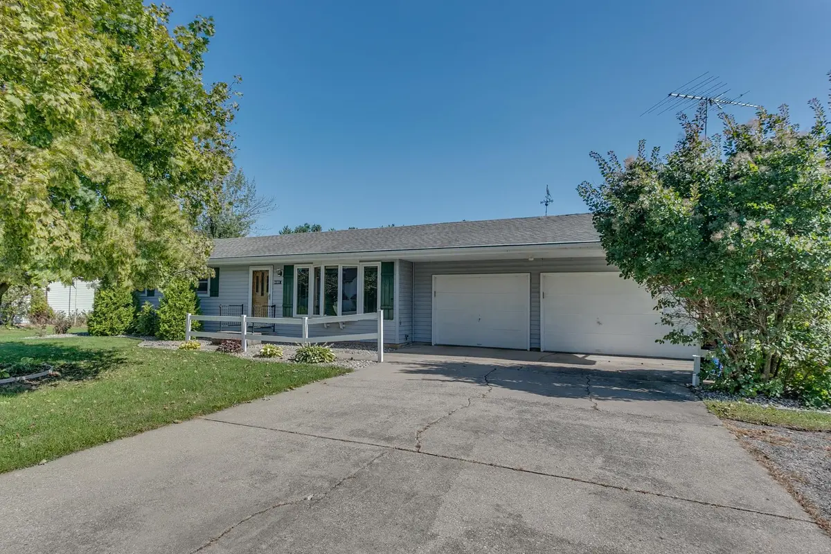 310 HIGH ST, Clintonville, WI 54929