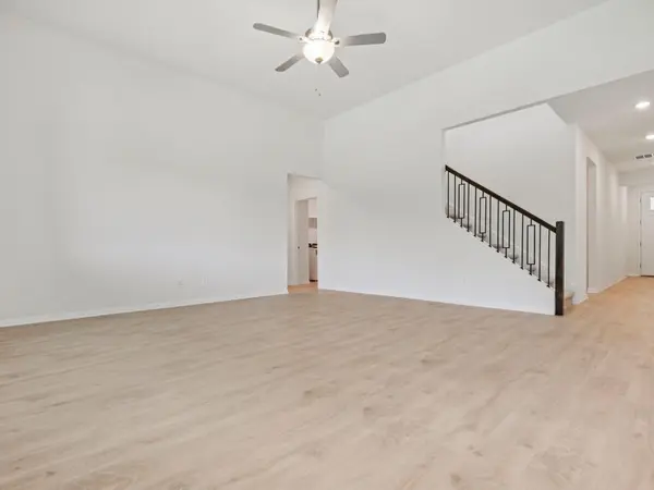 142 Divisadero DR, Hutto, TX 78634