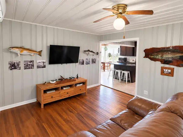 1322 Omohundro ST, Rockport, TX 78382