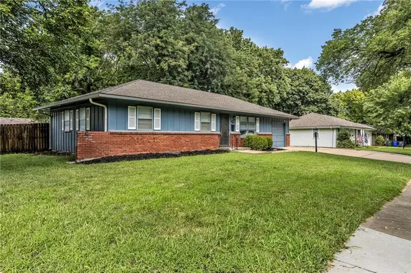 717 S Sunset DR, Olathe, KS 66061