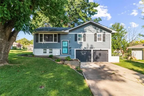 8302 Manning AVE, Raytown, MO 64138