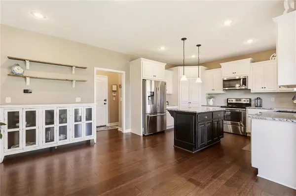 1804 NE Griffin DR, Lee's Summit, MO 64086