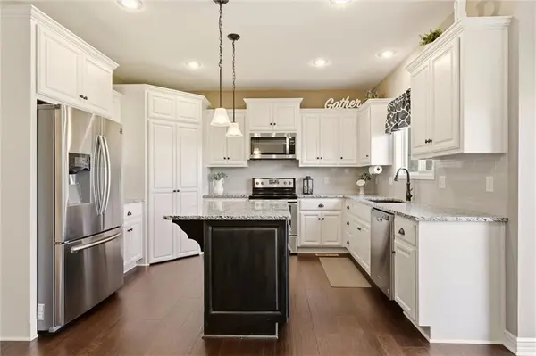 1804 NE Griffin DR, Lee's Summit, MO 64086