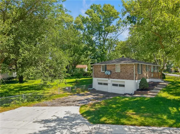 800 NE 113th TER, Kansas City, MO 64155