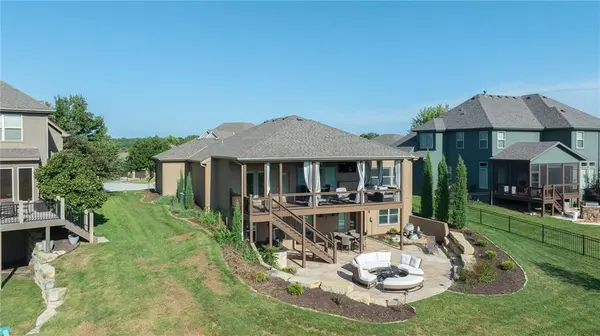 6472 N Whitetail WAY, Parkville, MO 64152