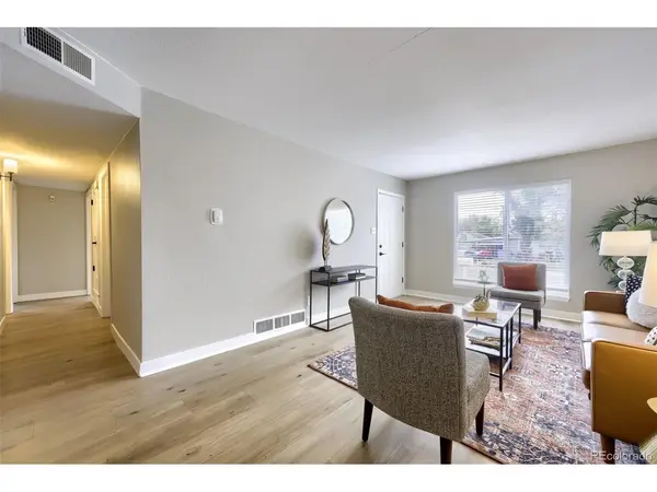 987 Vaughn, Aurora, CO 80011