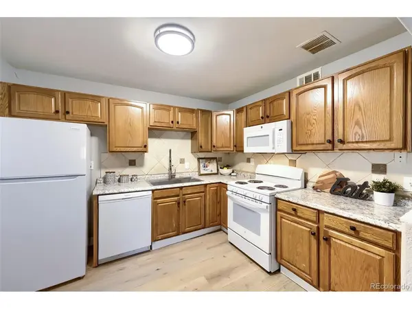 987 Vaughn, Aurora, CO 80011