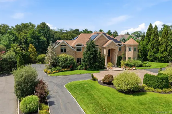 15 Peppermill LN, Dix Hills, NY 11746