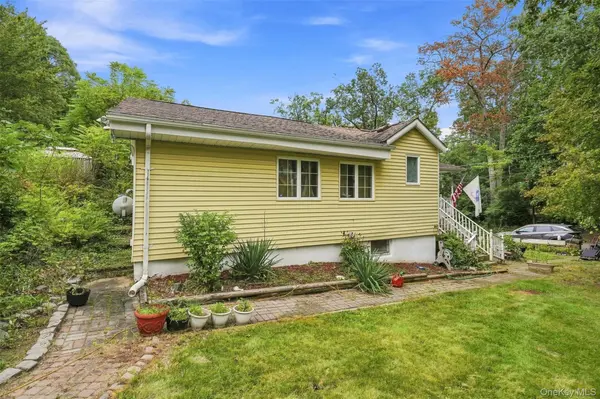 169 Walnut RD, Lake Peekskill, NY 10537