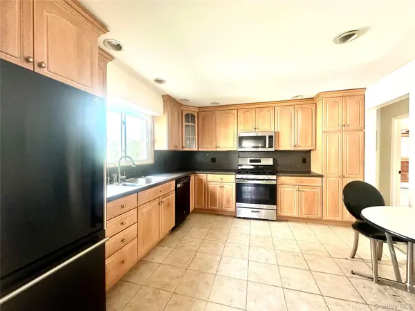 5835 229th ST, Oakland Gardens, NY 11364